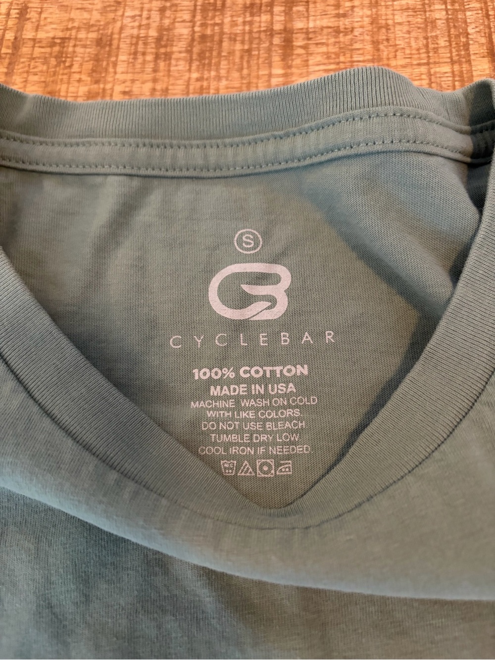 Cyclebar ‘Shamrock Your Ride’ Cropped Tee - Picture 3 of 3